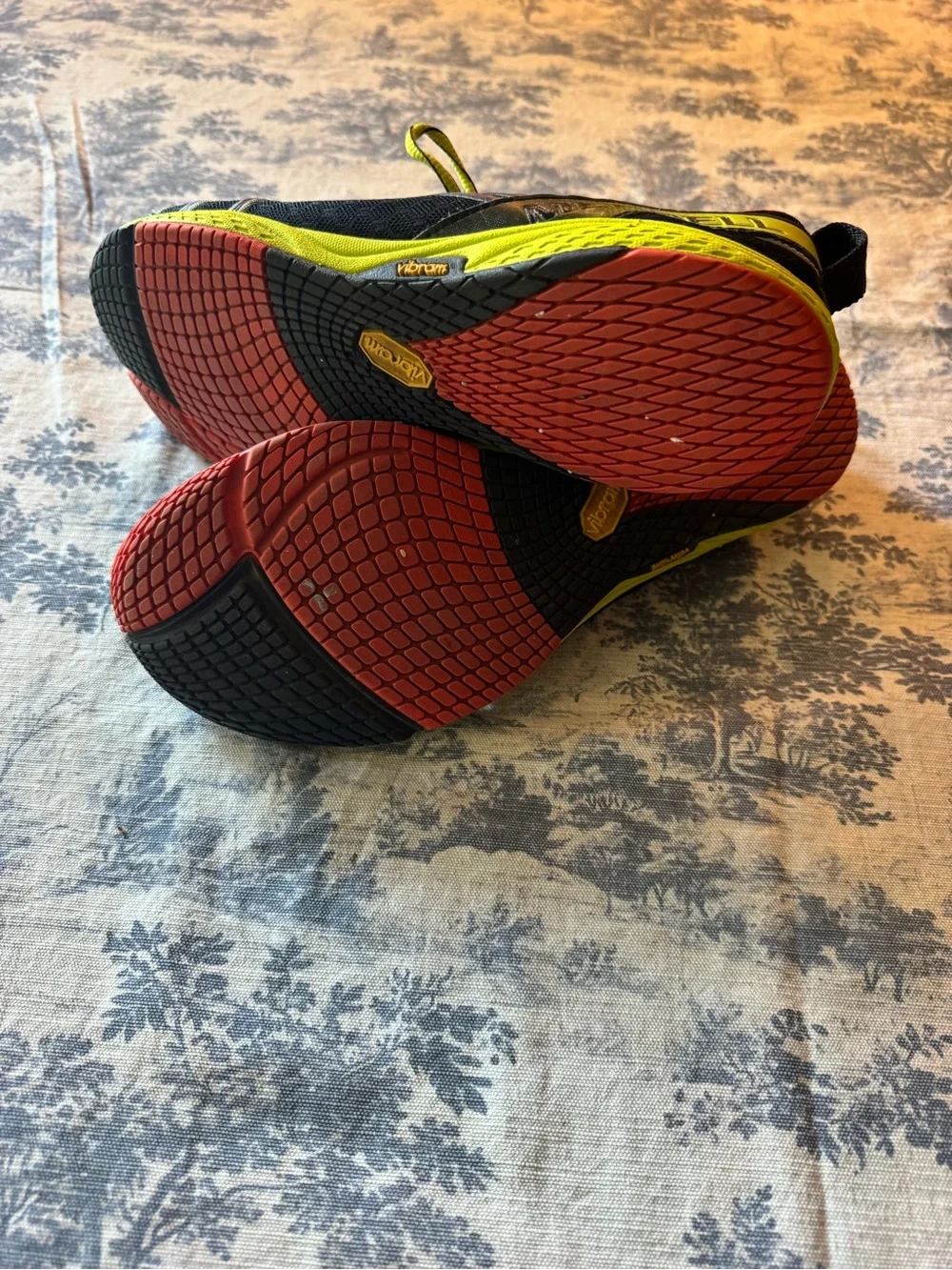 Merrell road glove shoes